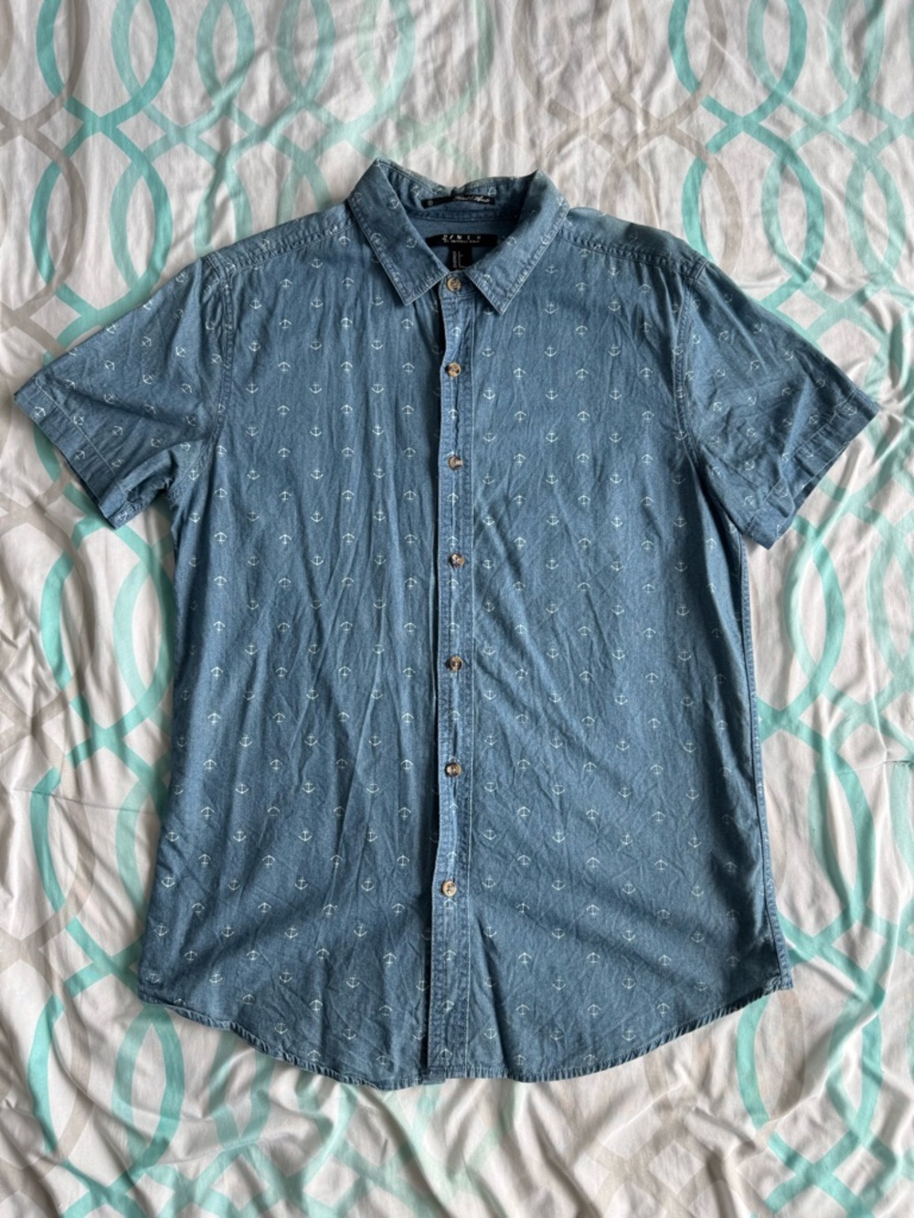 Forever 21 Short-Sleeve Chambray Button-Down Shirt in Light Blue & Anchor Print